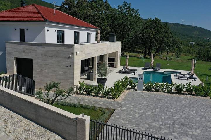 Ferienhaus für 8 Personen, mit Sauna und Terrasse sowie Garten und Whirlpool