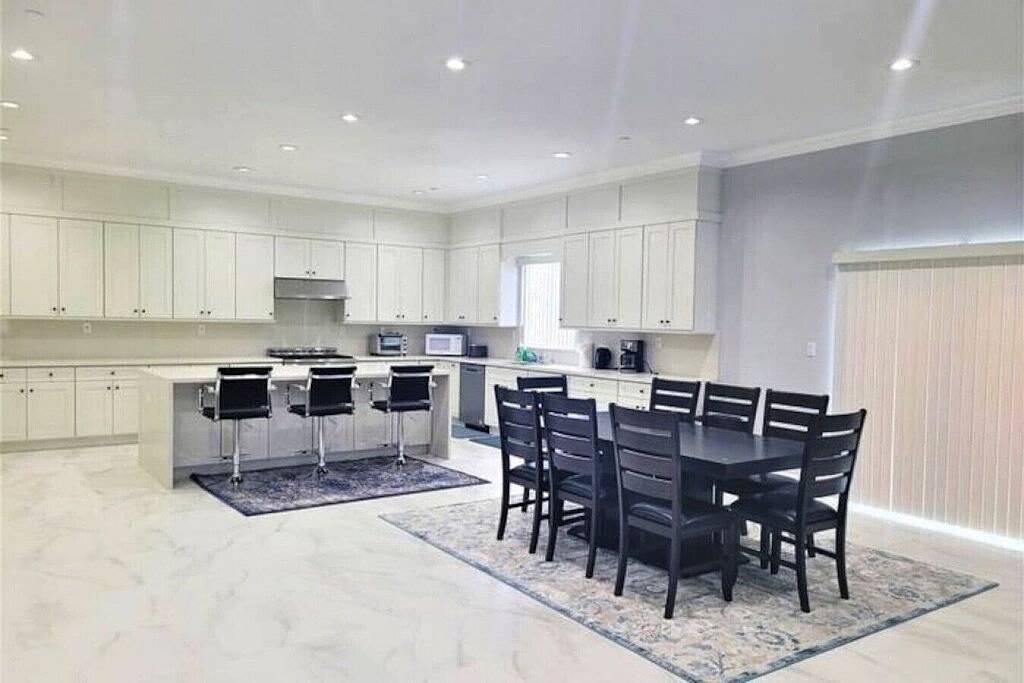 Huge Family Home Near Disneyland & Socal Beaches in Westminster, Orange County