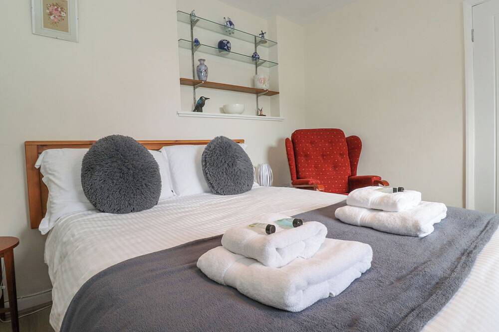 Jakanori, pet friendly, with a garden in Staveley in Staveley, Lake District