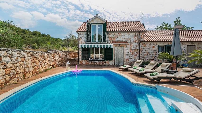 Ferienhaus für 8 Personen, mit Pool und Garten in Marina