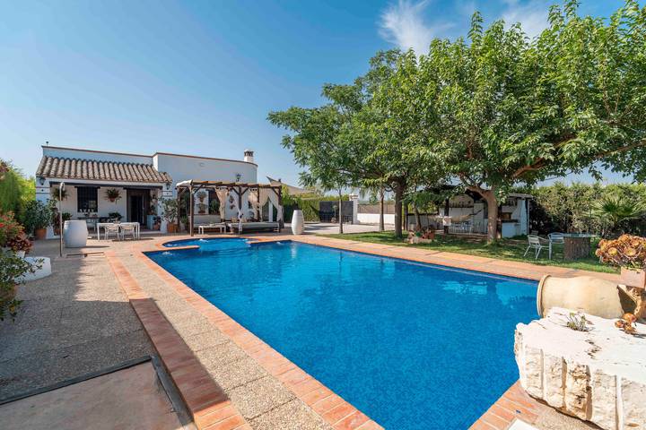Casa rural para 4 personas, con jardín en Marchena