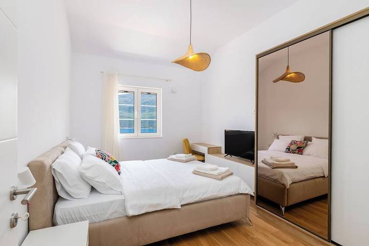 Villa für 8 Personen, mit Garten und Whirlpool sowie Sauna in Montenegro - 3