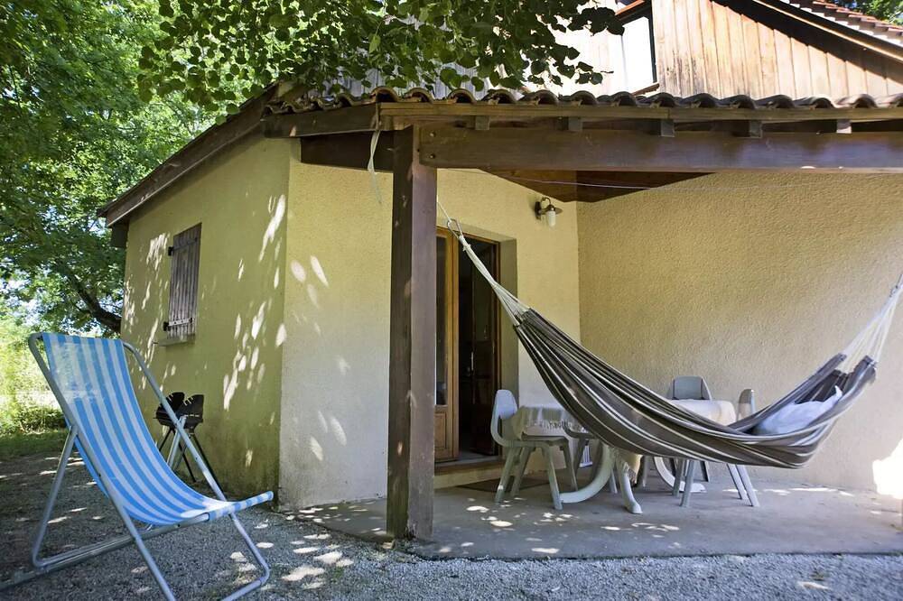 Gîte traditionnel Privilège, 3 ch - Sdb - Tv 6 personnes in Saint-Sozy, Quercy