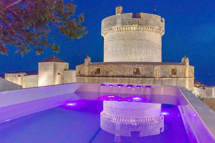 Villa voor 8 personen, with tuin and zwembad as well as whirlpool in Dubrovnik