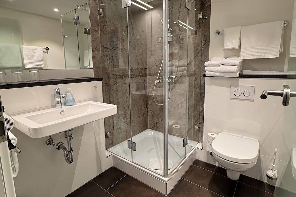 Ganze Wohnung, Gemütliches und modernes Einzelzimmer, mit Sitzecke, Sat-Tv, Badezimmer und Balkon mit Talblick in Seebach (Ortenaukreis), Mittlerer Schwarzwald