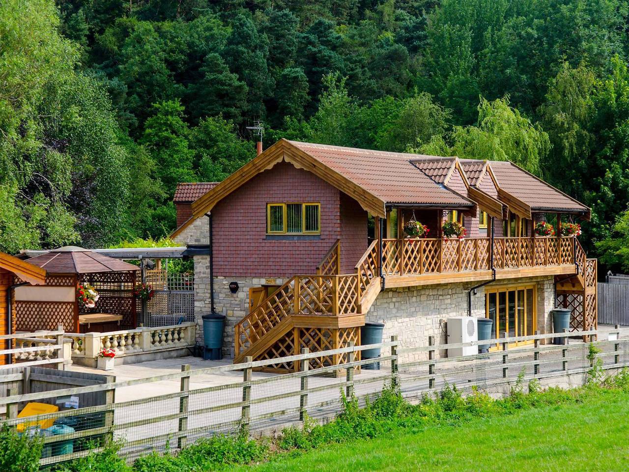 Apple-Uk46285 in Camerton, Bath & North East Somerset