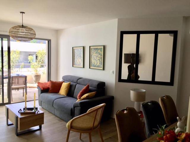 Gîte pour 2 personnes, avec vue ainsi que jardin et piscine dans Plage de Saint-Cyr sur Mer Les Lecques - 4