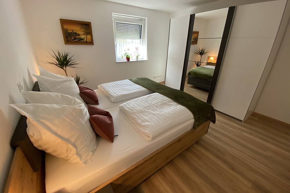 Ganze Wohnung, Ferienwohnung mit Salzachblick, Terrasse und ruhiger Lage in Laufen, Rupertiwinkel