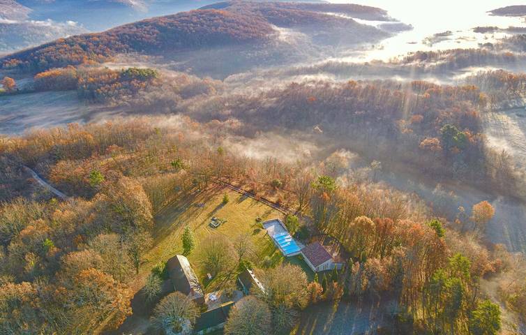 Location de vacances pour 6 personnes, avec terrasse et piscine à Simeyrols - 2