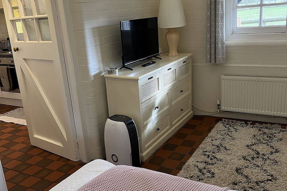 Converted from a old dairy into a beautiful, quaint cottage in The New Forest. in Bramshaw, Hampshire