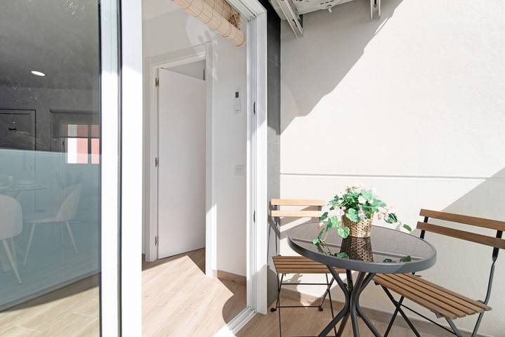 Apartamento entero, Apartamento de vacaciones 'Flamboyan 2' con balcón, Wi-Fi y aire acondicionado in Marpequeña, Telde