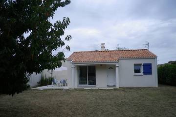 Gîte pour 4 personnes, avec jardin ainsi que terrasse et jacuzzi à Saint-Vincent-sur-Jard