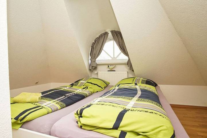 Ganze Wohnung, Großzügige Ferienwohnung mit Terrasse und Garten im ruhigen Landhaus Wildrose - in Pantow, Zirkow
