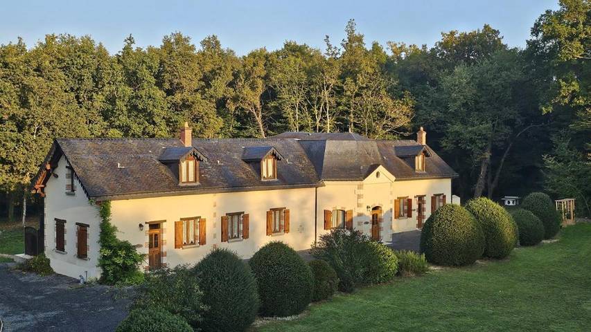 Location de vacances pour 5 personnes, avec jardin et piscine à Rillé - 2