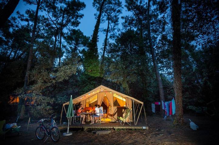 Camping pour 5 personnes, avec terrasse