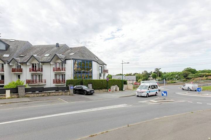 Entire apartment, Balcons de la Rance in La Richardais, Saint-Malo region