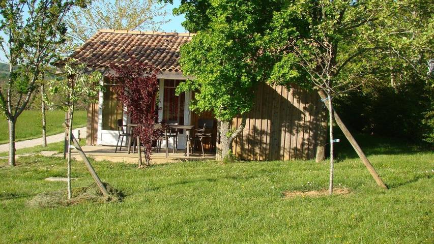 Location de vacances pour 4 personnes, avec piscine et vue ainsi que bassin pour enfant et terrasse, animaux acceptés à Saint-Pierre-Lafeuille - 2