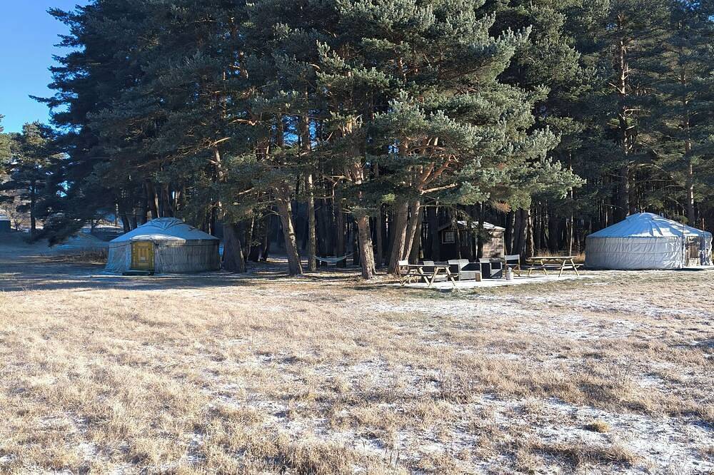 Yourte Méli-Mélo- Séjour insolite au cœur de la nature, calme absolu. in La Bastide, Parc naturel régional du Verdon