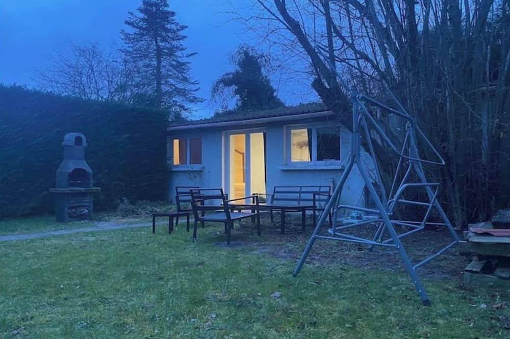 La maison bleue (4 km from Orly airport without planes) in Athis-Mons, Essonne