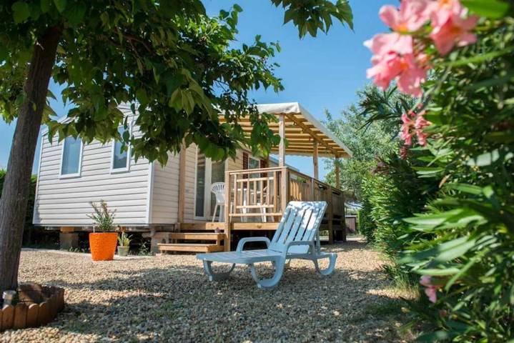 Mobil home pour 8 personnes, avec terrasse et bassin pour enfant - 1