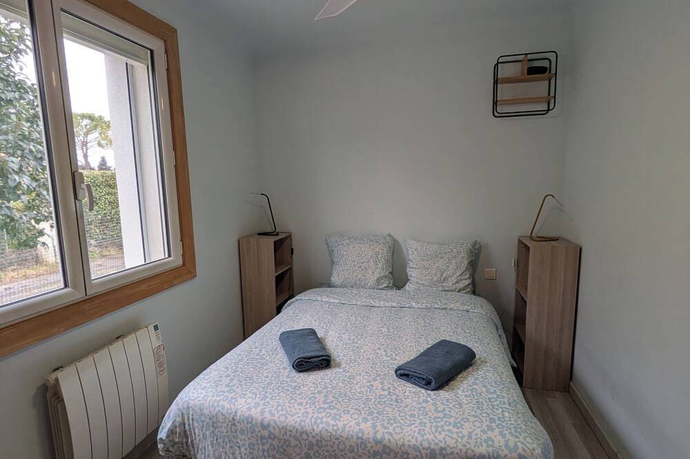 House on the banks of the Sorgue in Le Thor, Vaucluse