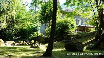 Gîte pour 8 personnes, avec jacuzzi et jardin, adapté aux familles à Illier-et-Laramade
