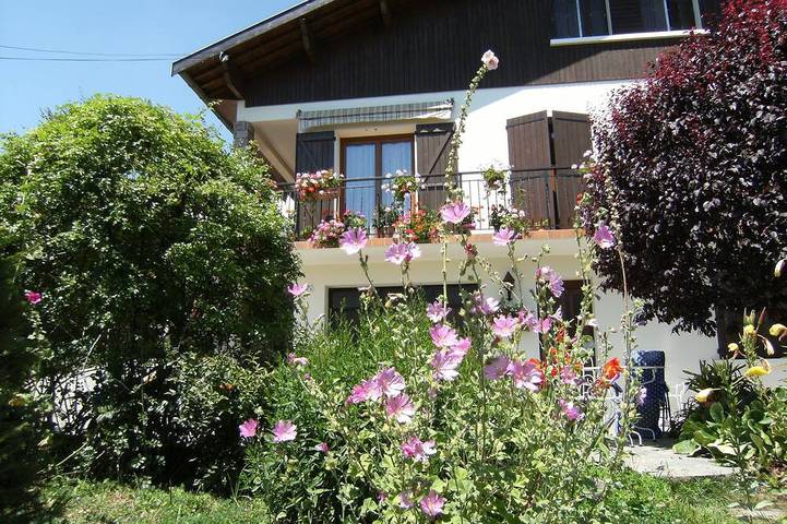Appartement de vacances pour 4 personnes, avec piscine ainsi que terrasse et jardin