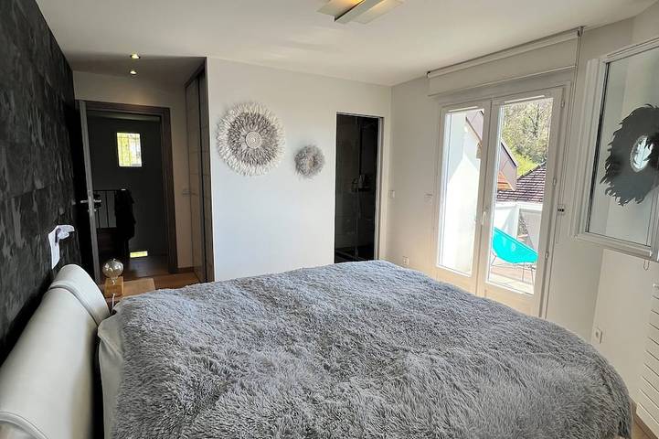 Villa pour 6 personnes, avec jardin ainsi que piscine et terrasse sur le Lac d'Annecy - 4
