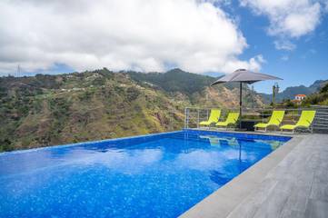 Gîte pour 4 personnes, avec balcon et jardin à Ribeira Brava