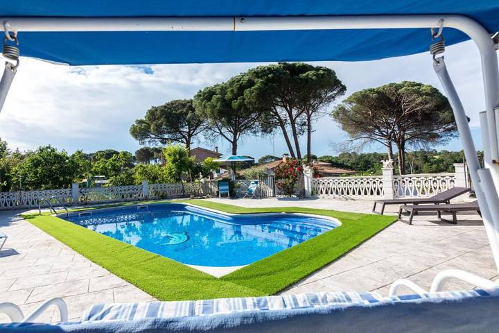 Location de vacances pour 10 personnes, avec piscine et jardin à Tordera - 4