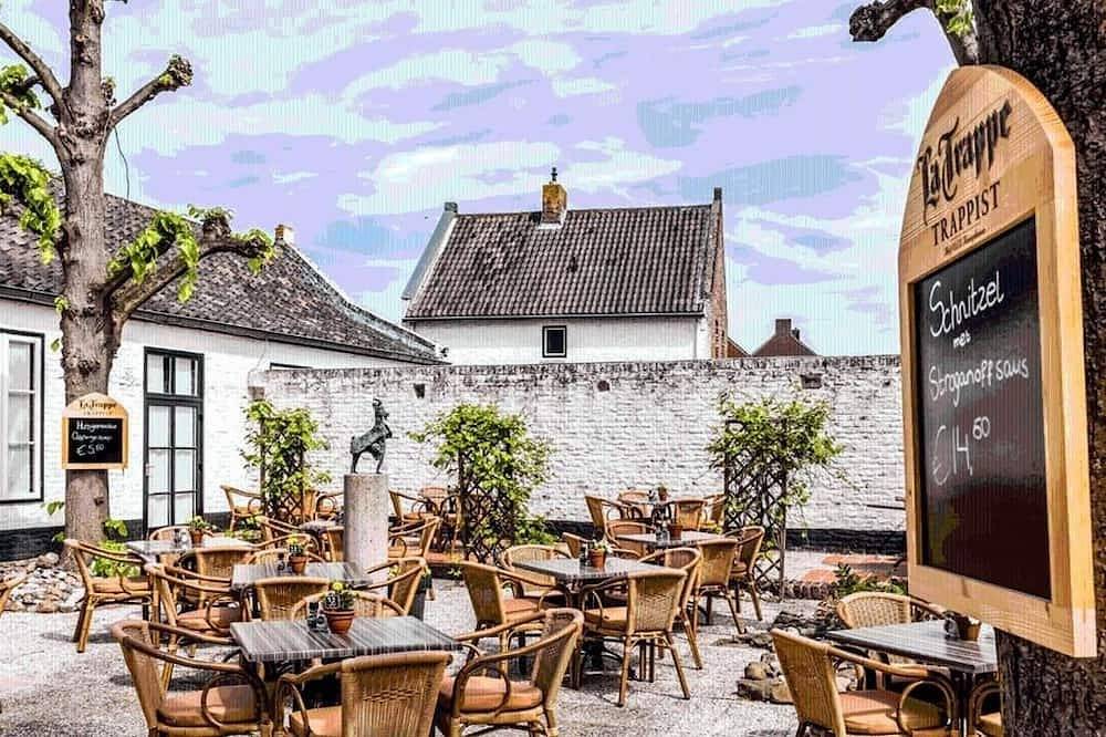 Stay in Scenic Thorn – Beautiful Dutch Room Steps from Culture, Dining & Trails in Thorn, Limburg