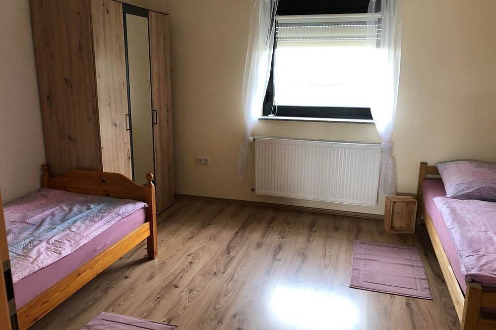 Ganze Wohnung, Rupp Ferienwohnung - Appartement/Fewo, Dusche oder Bad, Wc, 2 Schlafräu in Wallerfangen, Saargau