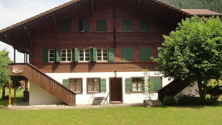 Hütte für 4 Personen, mit Terrasse in Lenk