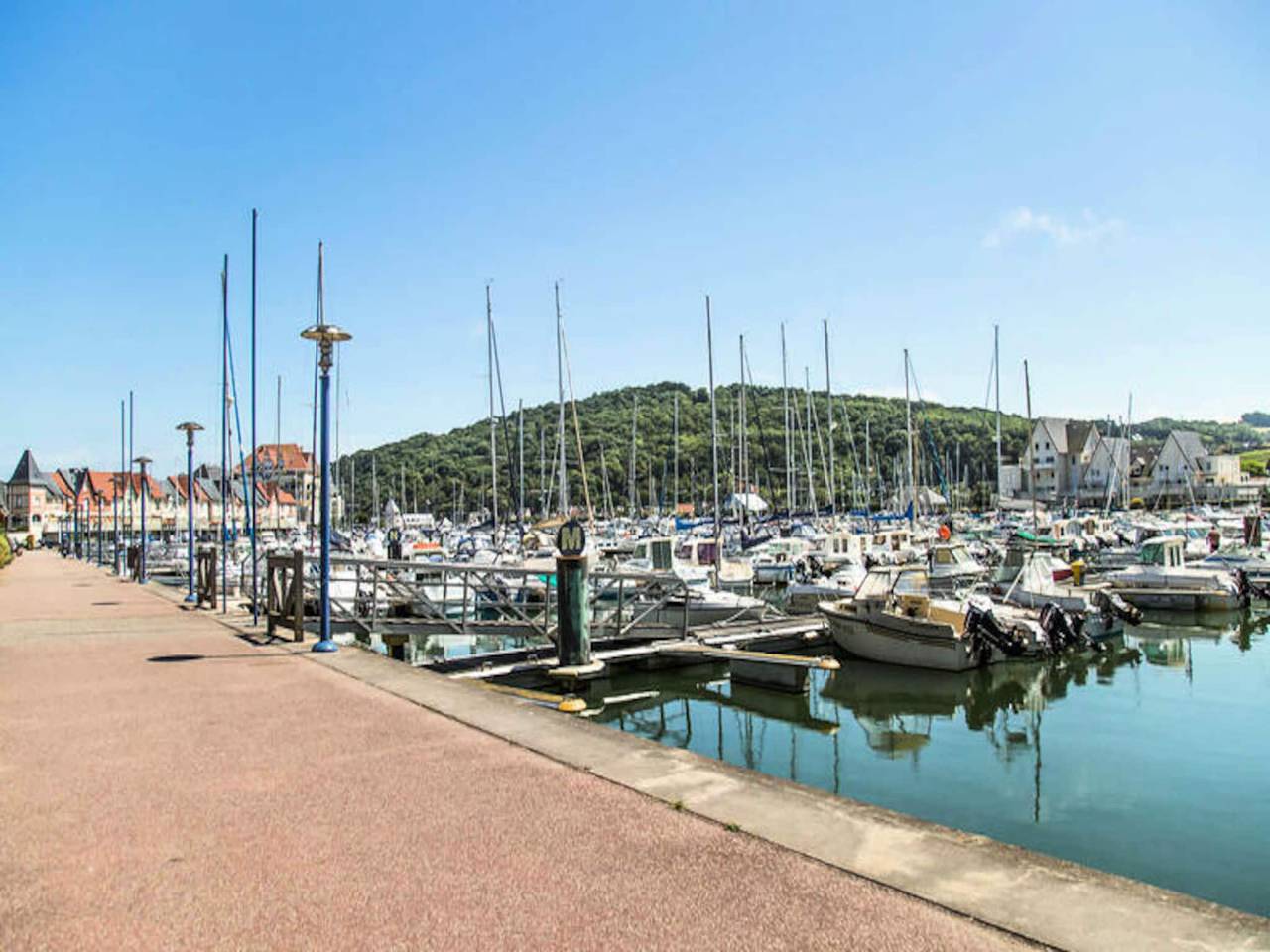 Location De Vacances pour 6 Personnes dans Saint-Sauveur-de-la-Mer, Côte Fleurie