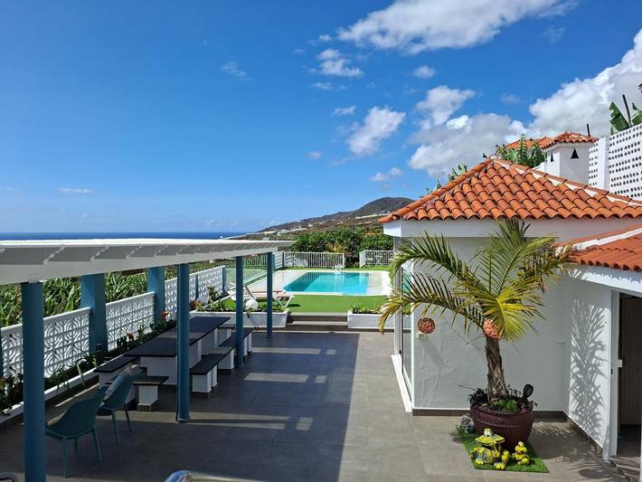 Apartamento de vacaciones para 6 personas, con piscina además de vistas y jardín - 1