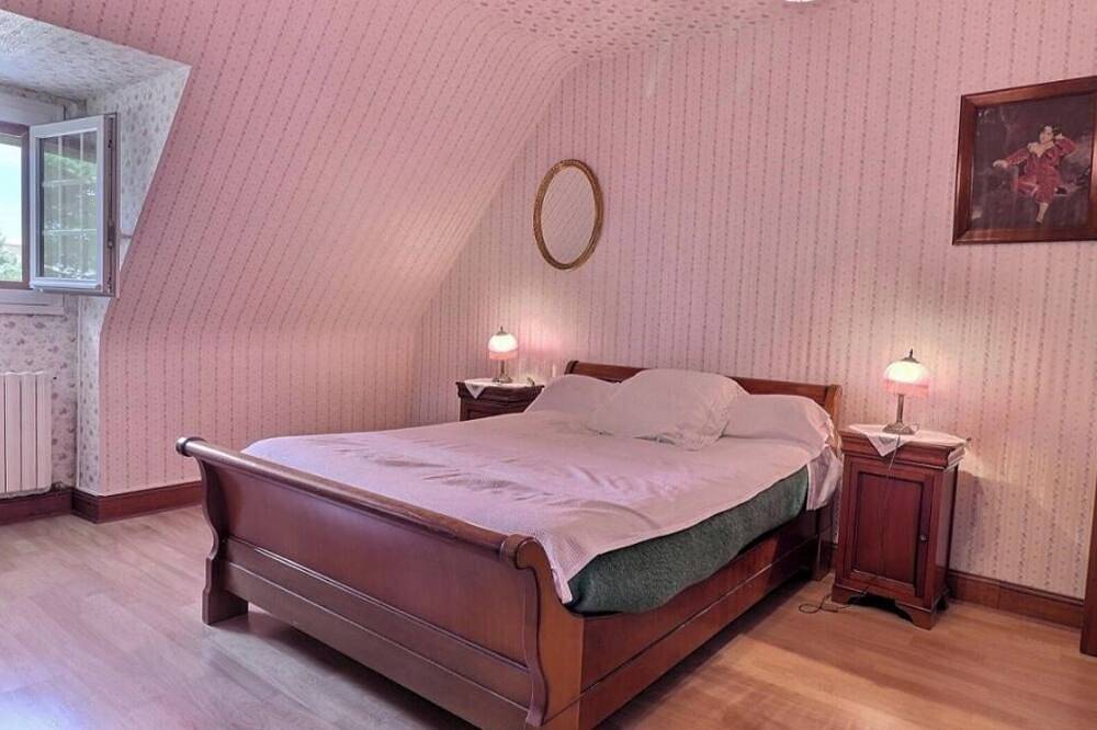 Vacation home with swimming pool near the Gulf. Walking distance to the sea. in Saint-Armel, Côte des Mégalithes