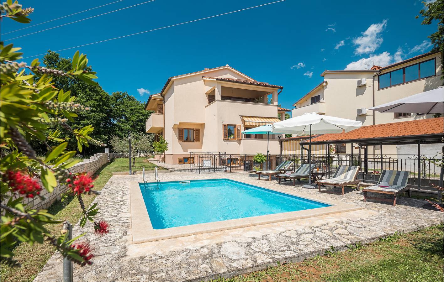 Ganze Ferienwohnung, Gemütliche 2-Zimmer-Wohnung mit Pool, Terrasse und WLAN in der Nähe des Stadtzentrums von Kadumi in Grad Poreč, Porec und Umgebung