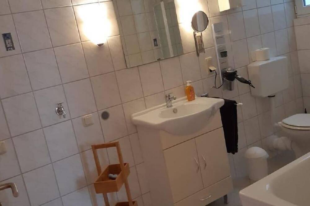 Ganze Wohnung, Sandra´s Ferienwohnung mit Pool in Mayen, Osteifel