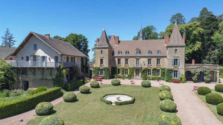 Location de vacances pour 2 personnes, avec jardin et vue ainsi que piscine et terrasse à Saint-Julien-de-Civry - 3