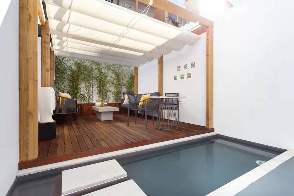 Apartamento entero, Stupendo-2Br- Patio, Refresh Pond-A/C-Center in São João (Lisboa), Penha de França