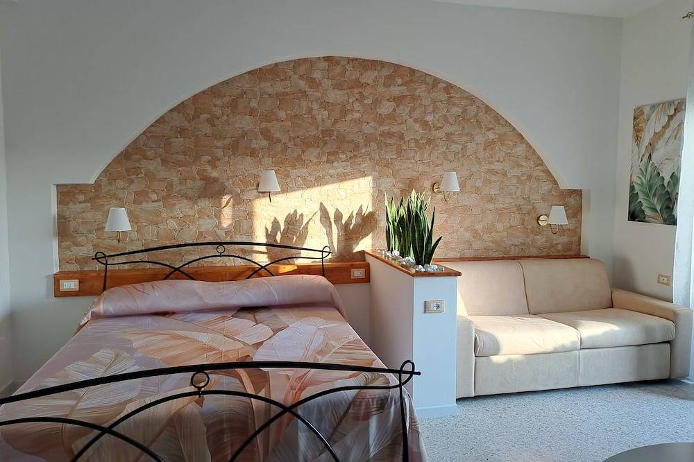 Apartamento entero, Openspace with fine finishes and high-standard amenities Bright and airy in Soverato, Provincia de Catanzaro