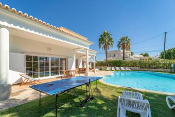 Villa for 14 Guests in Guia, Algarve, Picture 4