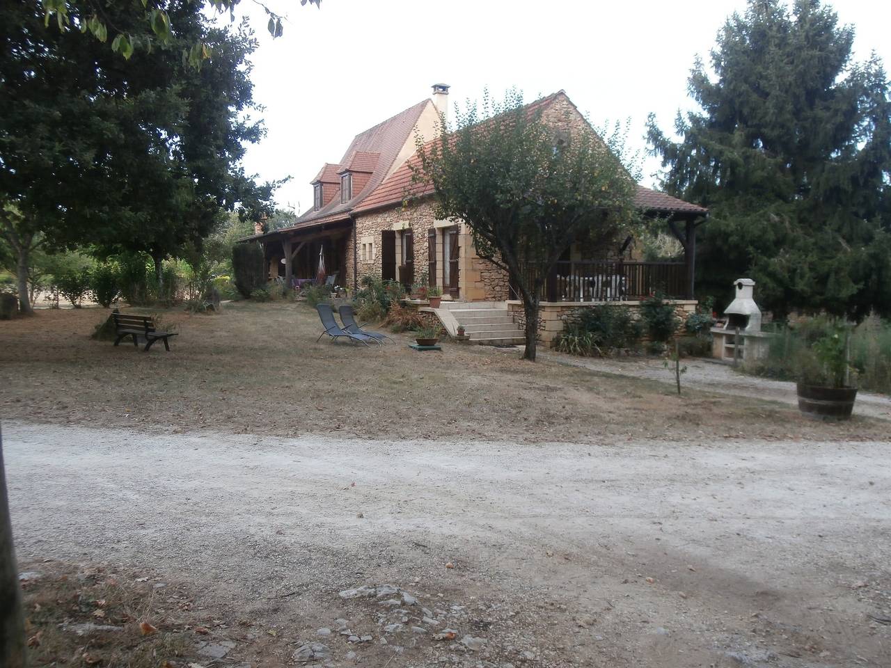 Maison Douceur Meyralaise avec terrasse privée, Wi-Fi et climatisation in Meyrals, Périgord Noir