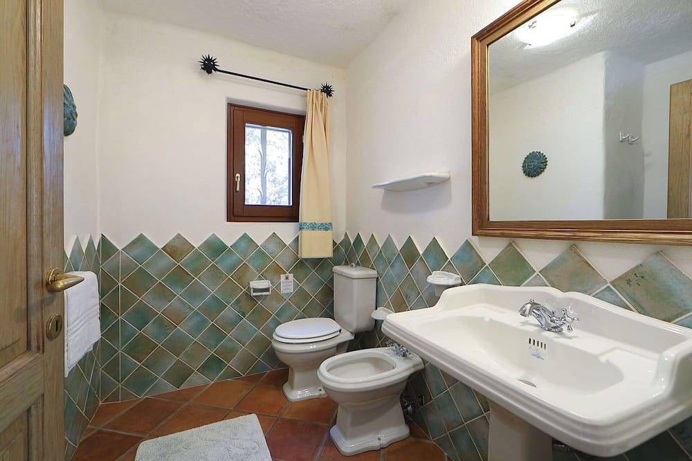 Villa indipendente con vasca idromassaggio, A/C, Wifi, piscina privata, Tv, patio, vista panoramica in Santa Teresa di Gallura, Santa Teresa Gallura