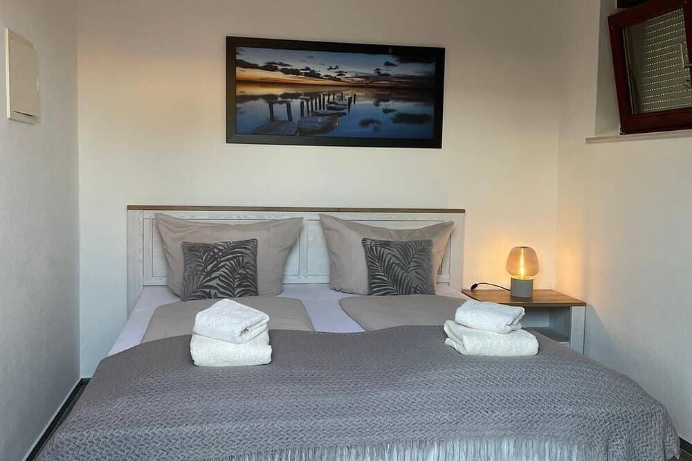 Ganze Wohnung, Ferienwohnung „Plaue Auszeit“ Privatstrand/Bootsliegeplatz, 150M bis Plauer See in Zislow, Plauer See