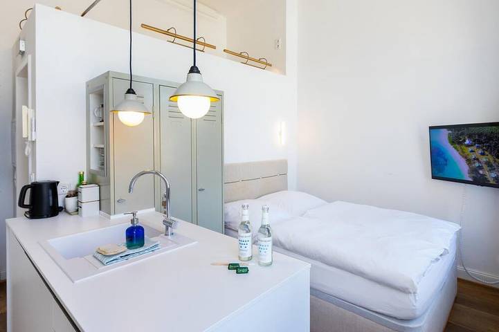 Ganze Wohnung, Sonniges ruhiges Studioapartment zur Gartenseite in Köln, Rheinland