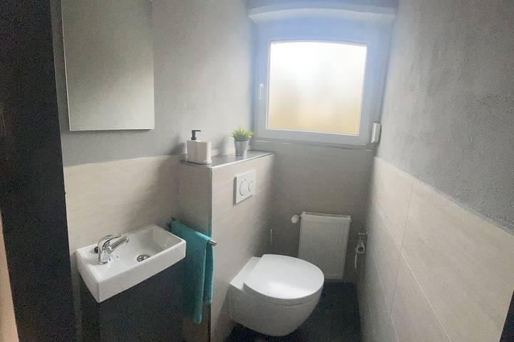 Ganze Wohnung, Tla /Tlf Geräumiges voll ausgestattetes Apartment in Kaiserslautern, Saar-Nahe-Bergland