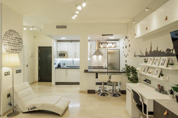 Entire apartment, Designer Loft at Seville's Alameda — Smart Tech & Wellness Oasis in Casco Antiguo, Sevilla