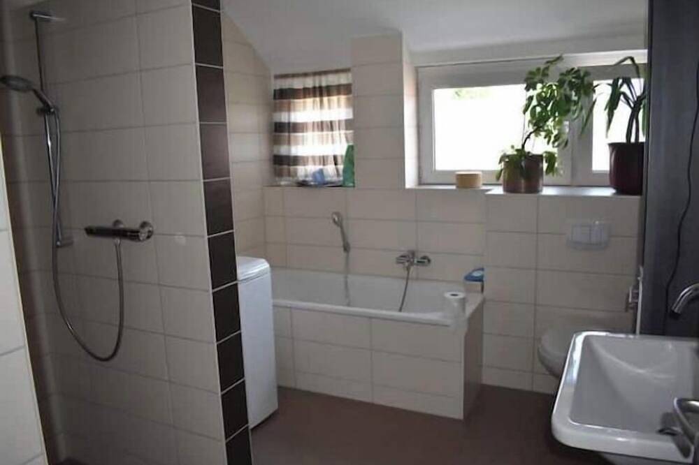 Ganze Wohnung, Familienfreundliche Ferienwohnung mit Stellplatz in Paderborn, Nordrhein-Westfalen