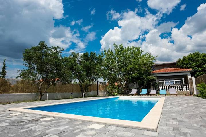 Ferienhaus für 12 Personen, mit Balkon und Terrasse sowie Garten und Pool